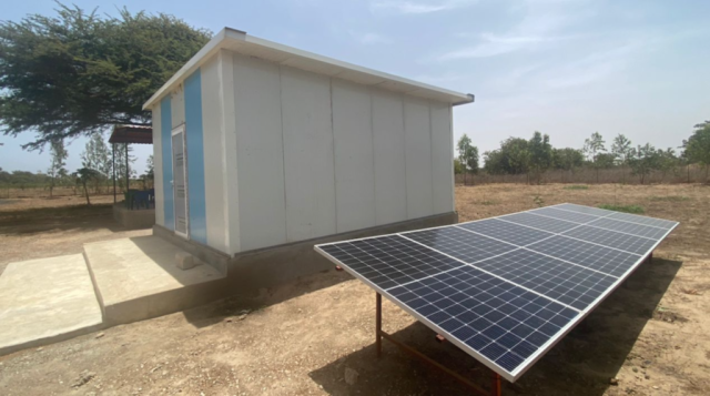 Unité de stockage réfrigérée, fonctionnant sur panneaux solaires 