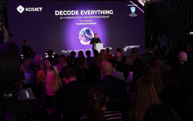 Ambassador Dietz during welcome address at KosICT event