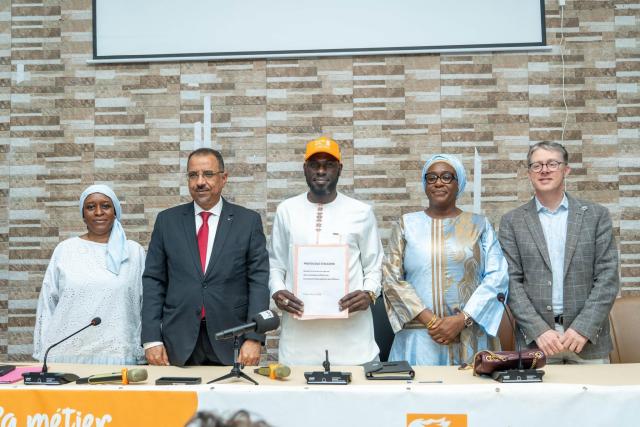 Signataires du protocole d'accord pour le concours francophone des métiers