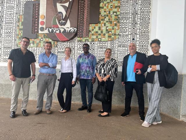 Groupe de personne prenant la pose