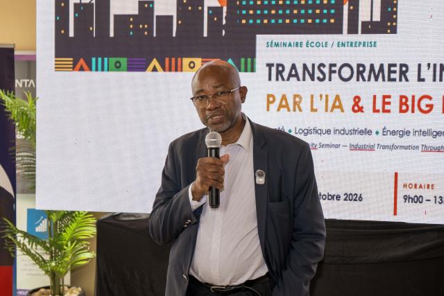 Le Professeur Kondo Hloindo ADJALLAH, directeur de l’ENP, introduisant le séminaire.
